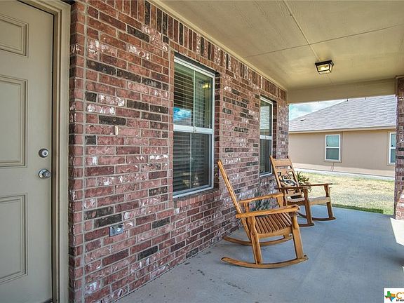 3rd image of 1404 Doncaster Dr