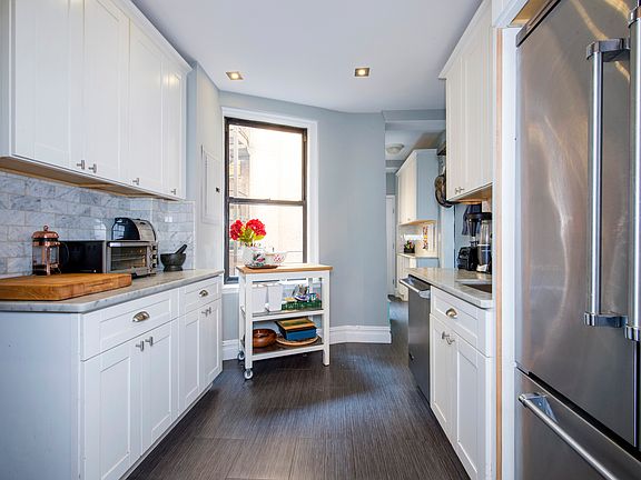 4th image of 305 W 86th St #10C