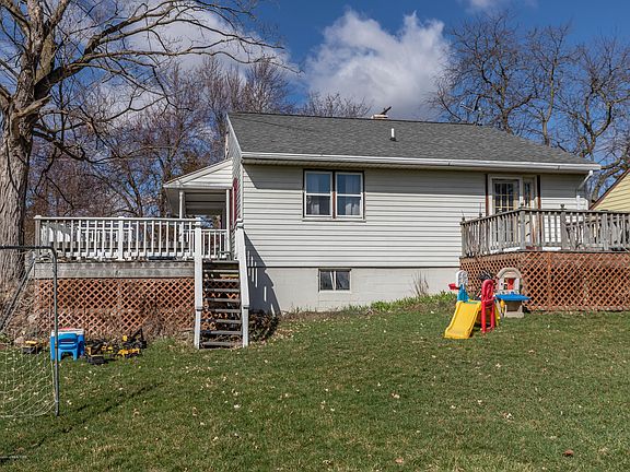 3rd image of 1113 Tulip St
