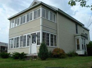 35 Middletown Rd, Waterford, NY 12188