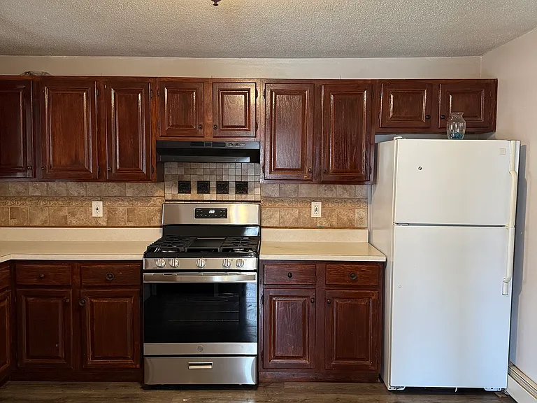 54 Roosevelt St #2 — Photo 5
