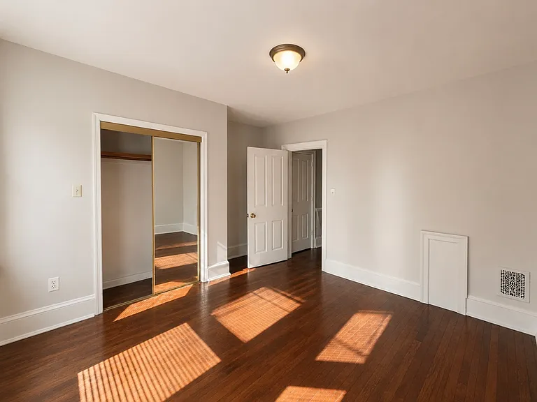 113 N Peach St #2 — Photo 3