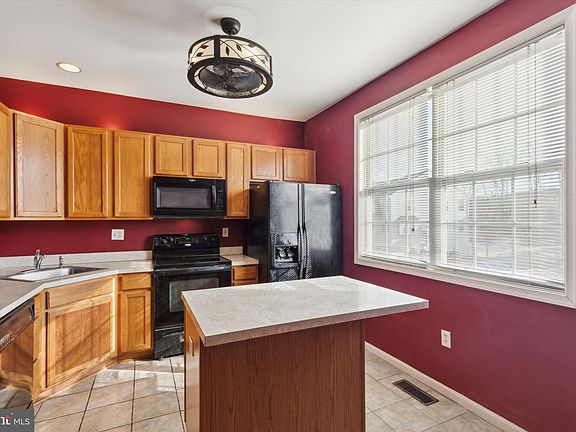 4th image of 203 Buchanan Ct