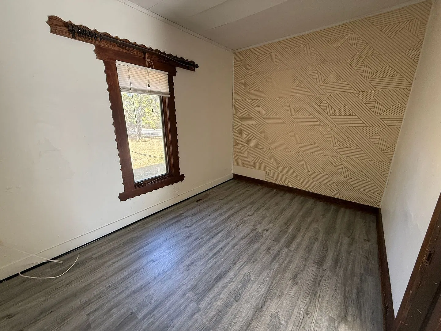 3 Bedroom- Walking distance to Mud Lake — Photo 2