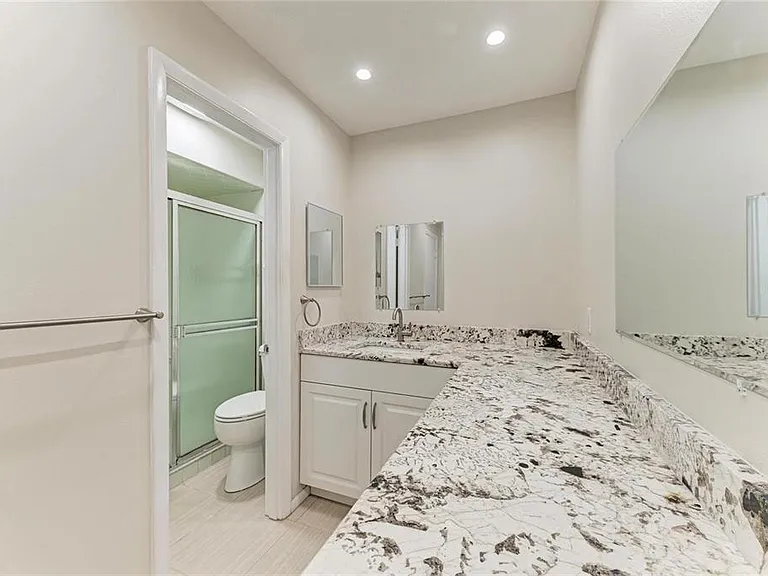 2121 Pueblo Cir #V-6 — Photo 11