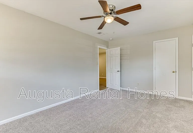 329 E View Dr — Photo 19