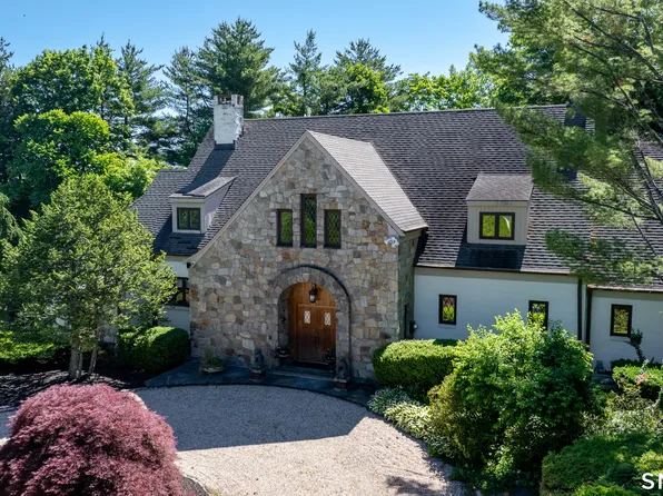33 Mountain Farms Road, West Hartford, CT 06117