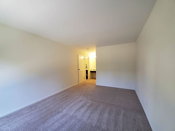 4th image of 815 N Humboldt St APT 202