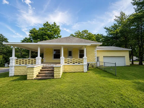 501 N Marion Ave, Salem, IL 62881