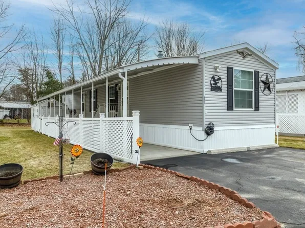 556 Central St #11, Leominster, MA 01453