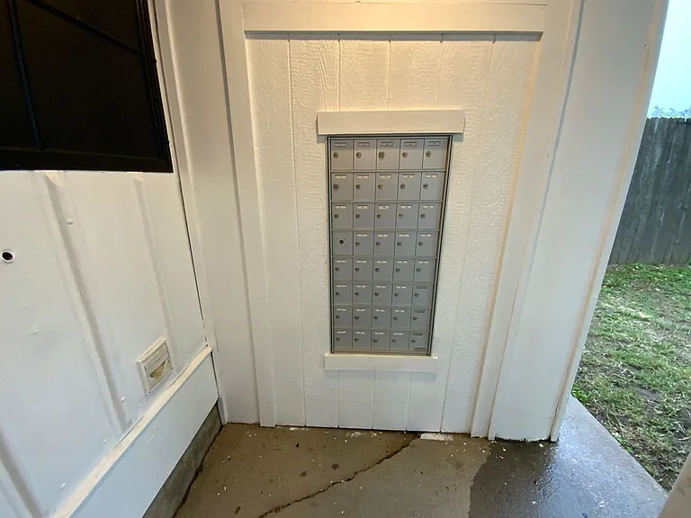Library Place Apartments — Photo 19