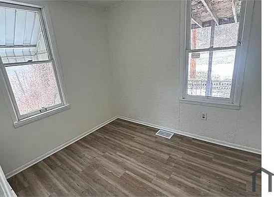 595 Castle Ave — Photo 9