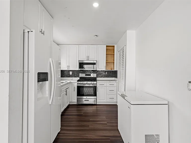 13990 SW 160th Ter — Photo 11