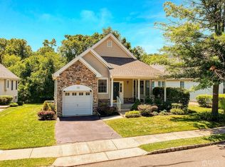 55 Bear Meade Dr, Hamilton, NJ 08691