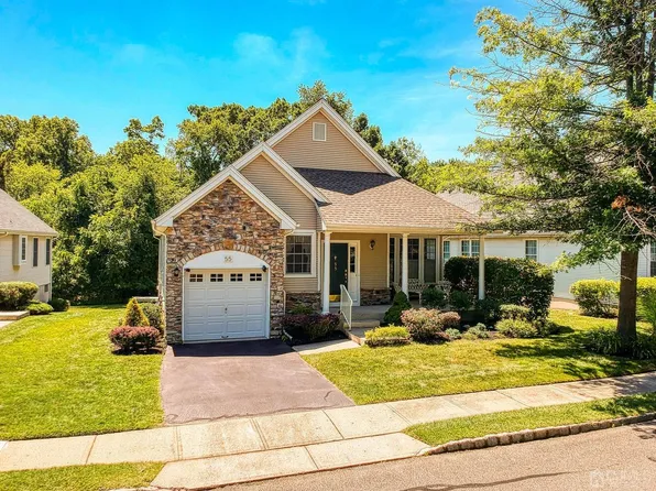 55 Bear Meade Dr, Hamilton, NJ 08691