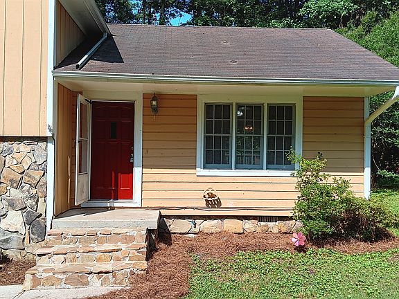 3rd image of 3307 Stanford Cir