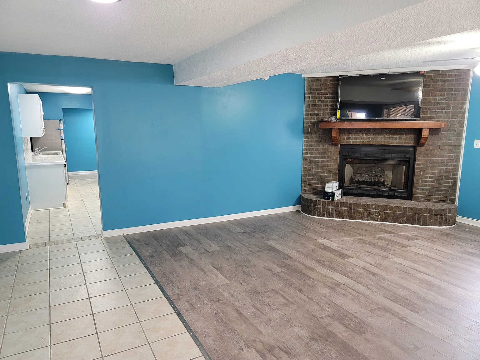 2 bed, 2120 sqft, $995 — Photo 3