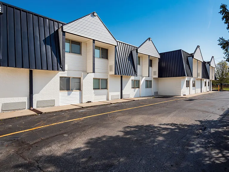 Lumarc Apartments — Photo 14