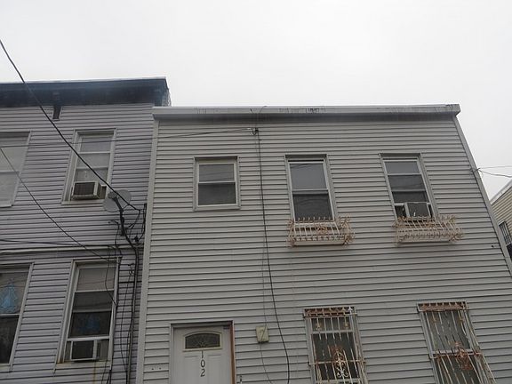 3rd image of 102 Dekalb Ave