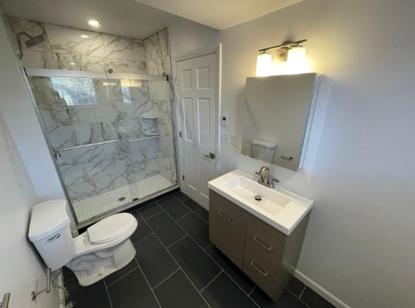 Coolidge Corner Brookline Modern 3bd 2ba — Photo 2