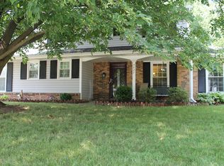 3827 Oakhurst Dr, Fort Wayne, IN 46815