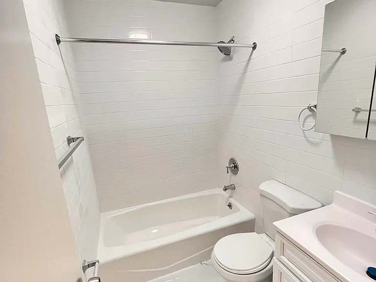 870 E 28th St #3C — Photo 3