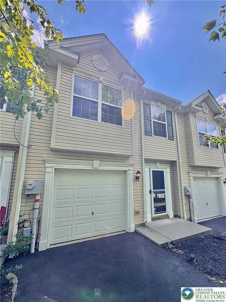 2 bed, 2.5 bath, 1497 sqft, $2,150 — Photo 2