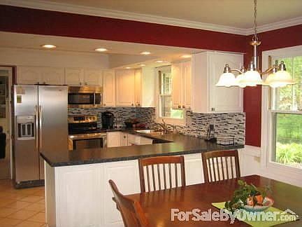 Updated kitchen and breakfast nook