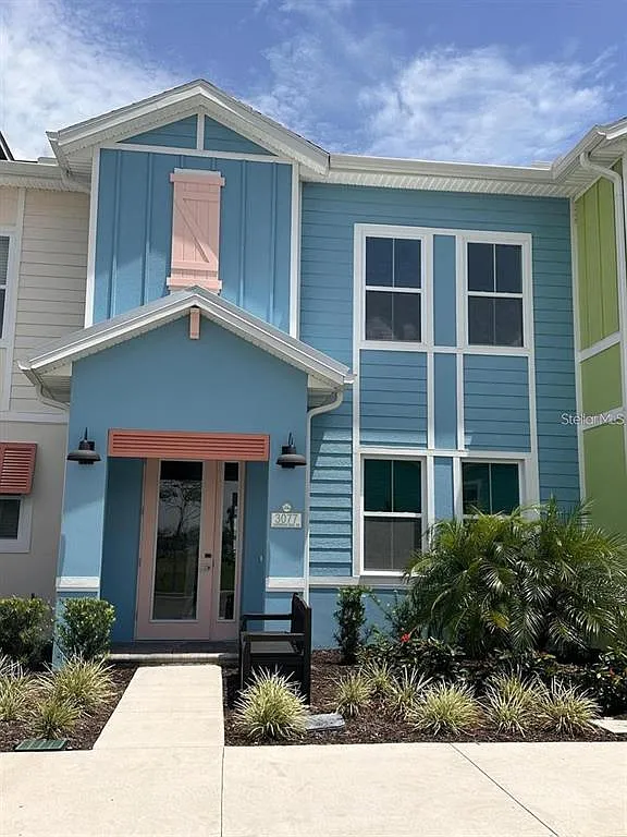 3 bed, 3.0 bath, 1394 sqft, $2,590 — Photo 1