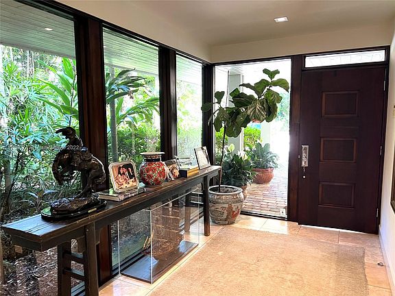 Bar with wine cooler, lots of space for entertaining