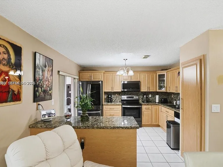13741 SW 160th Ter — Photo 11