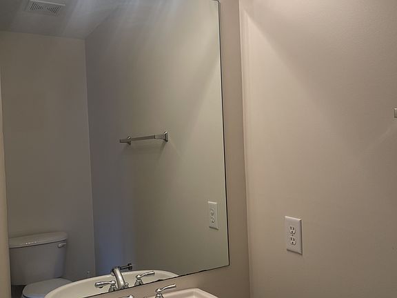1/2 Bathroom