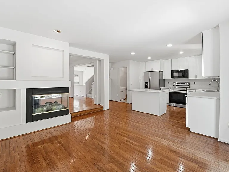2709 Baronhurst Dr — Photo 5