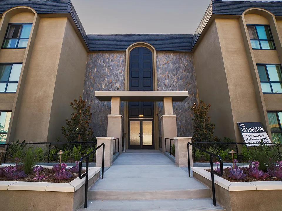 Devington Apartments