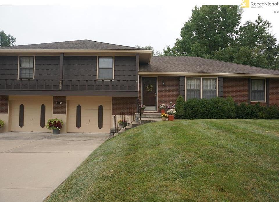 Inviting and fresh curb appeal! Lovingly and well-maintained....