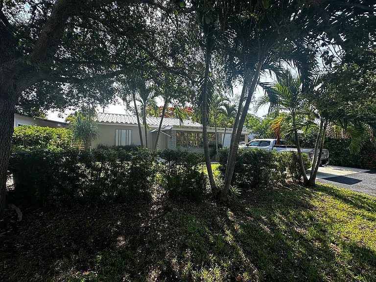 1607 NW 3rd Ave — Photo 1