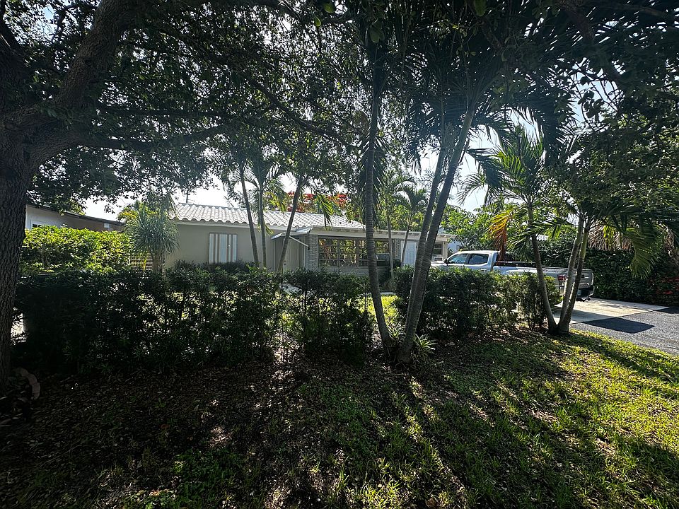 1st image of 1607 NW 3rd Ave