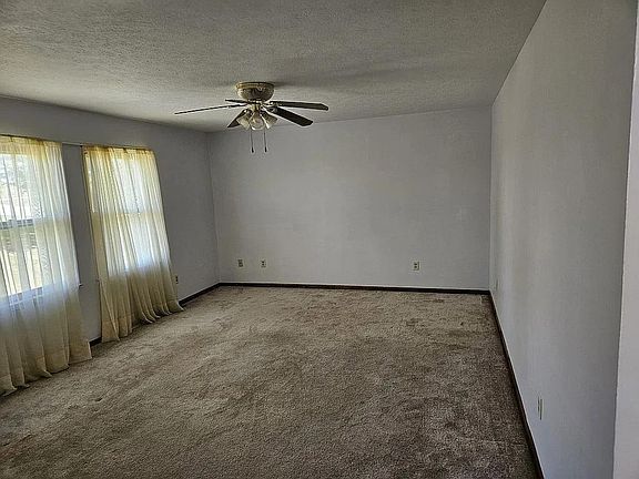 4th image of 355 Smith Ln