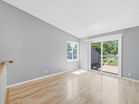 3rd image of 110972 Von Hertzen Cir