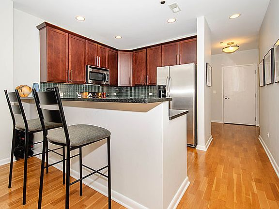 5th image of 4950 N Western Ave APT 2E