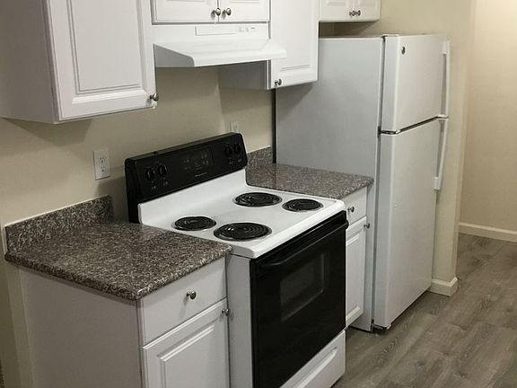 3rd image of 9801-9823 NE Glisan St #9805-C