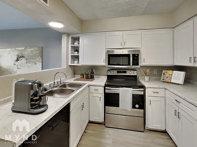 Del Estrado Townhomes — Photo 6