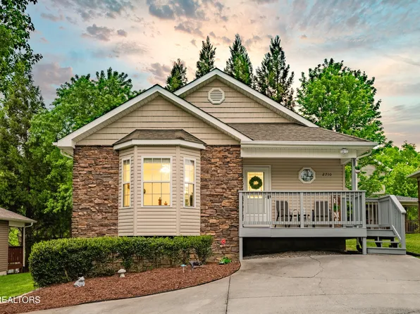2710 Cobblestone Dr, Pigeon Forge, TN 37863