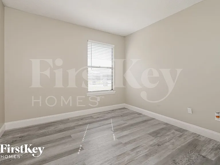 810 Aries Rd W — Photo 11