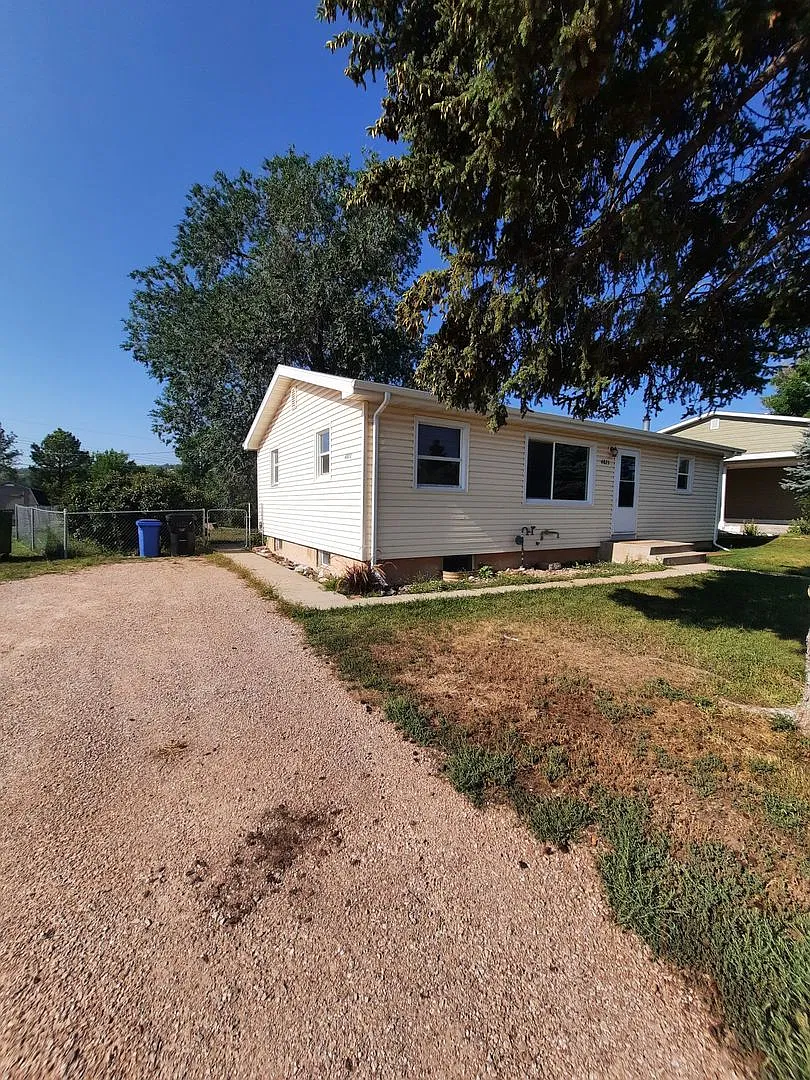 4 Bedroom | 2 Bath | Large Fenced In Yard | West — Photo 2