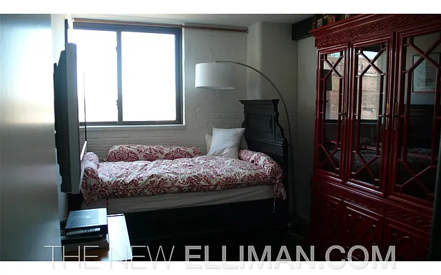 Rented by Douglas Elliman | media 19