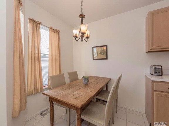 3rd image of 38 Leeward Ln