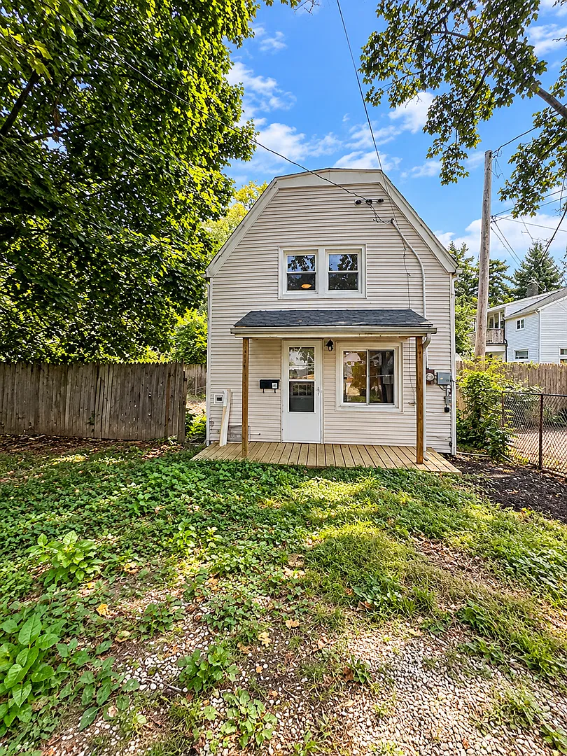 Cozy 2BR Home with Yard & Off-Street Parking 1306 Madison Ave — Photo 1