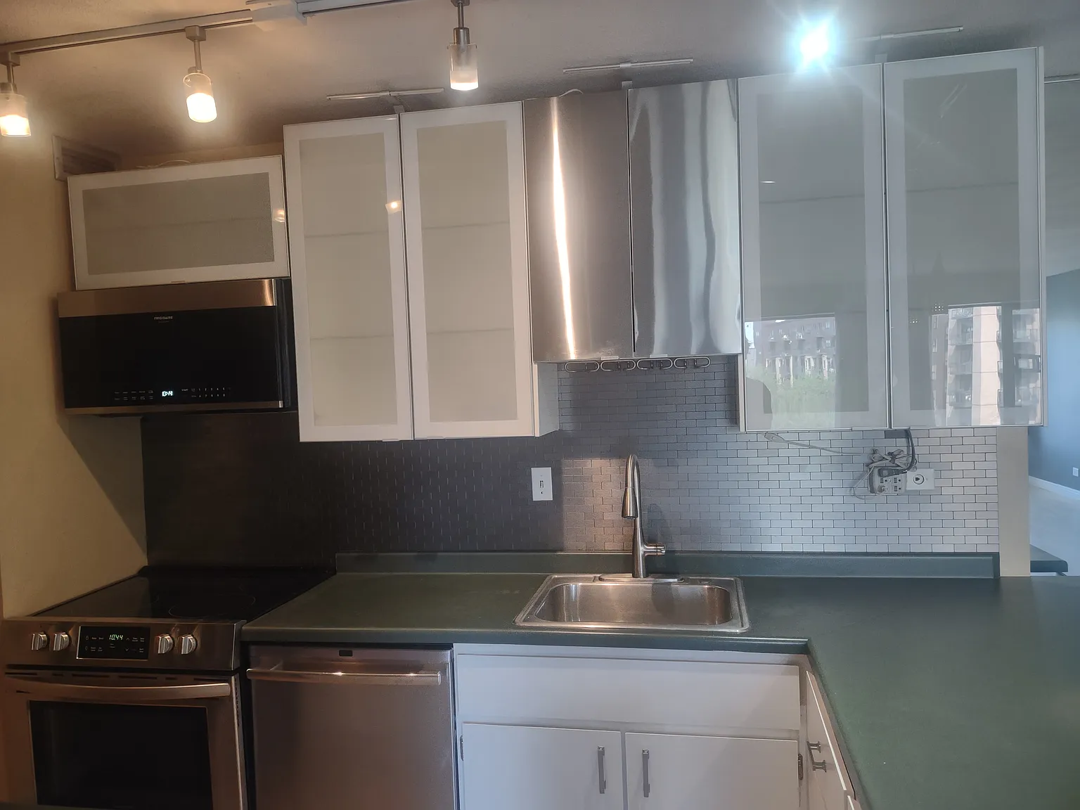 2 bed, 1030 sqft, $2,090 — Photo 4