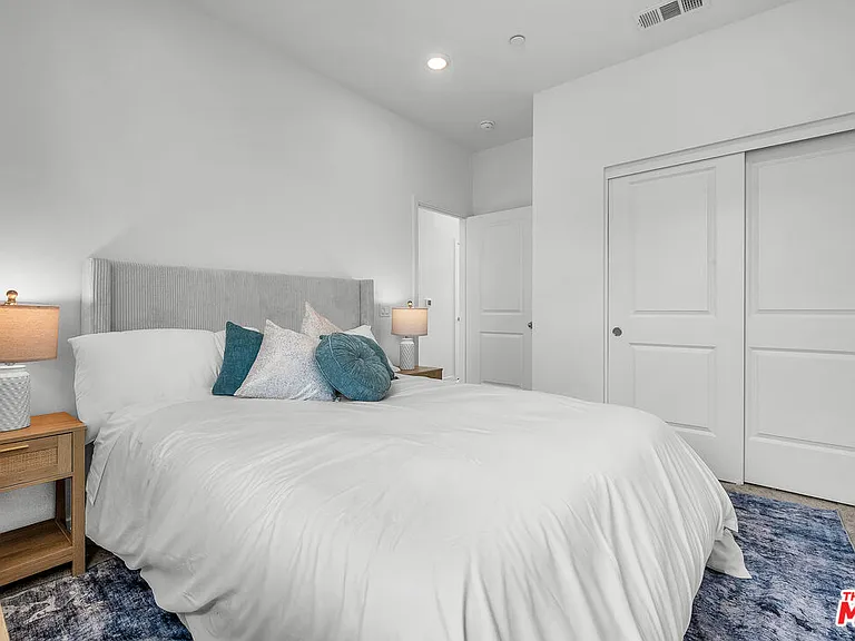 9431 Sepulveda Blvd #4 — Photo 10